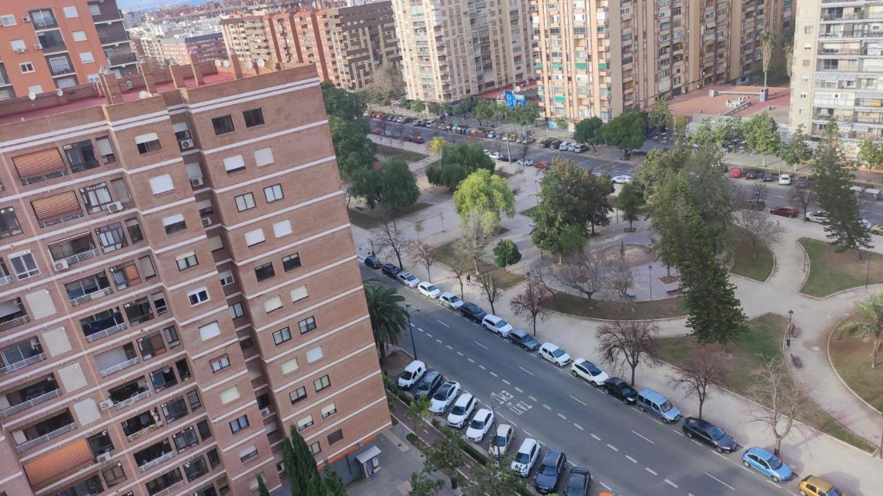 Habitacion Con Cama Individual, Piso Compartido En Avenida Blasco Ibanez Valencia Eksteriør bilde