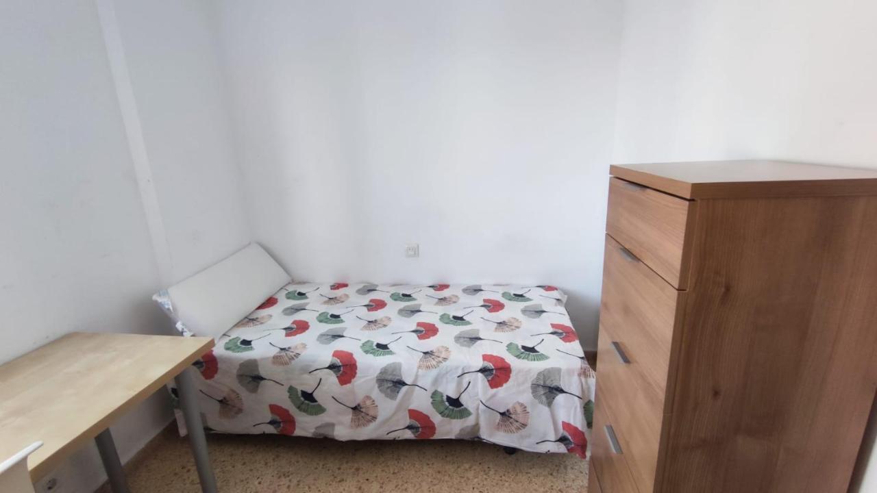 Habitacion Con Cama Individual, Piso Compartido En Avenida Blasco Ibanez Valencia Eksteriør bilde